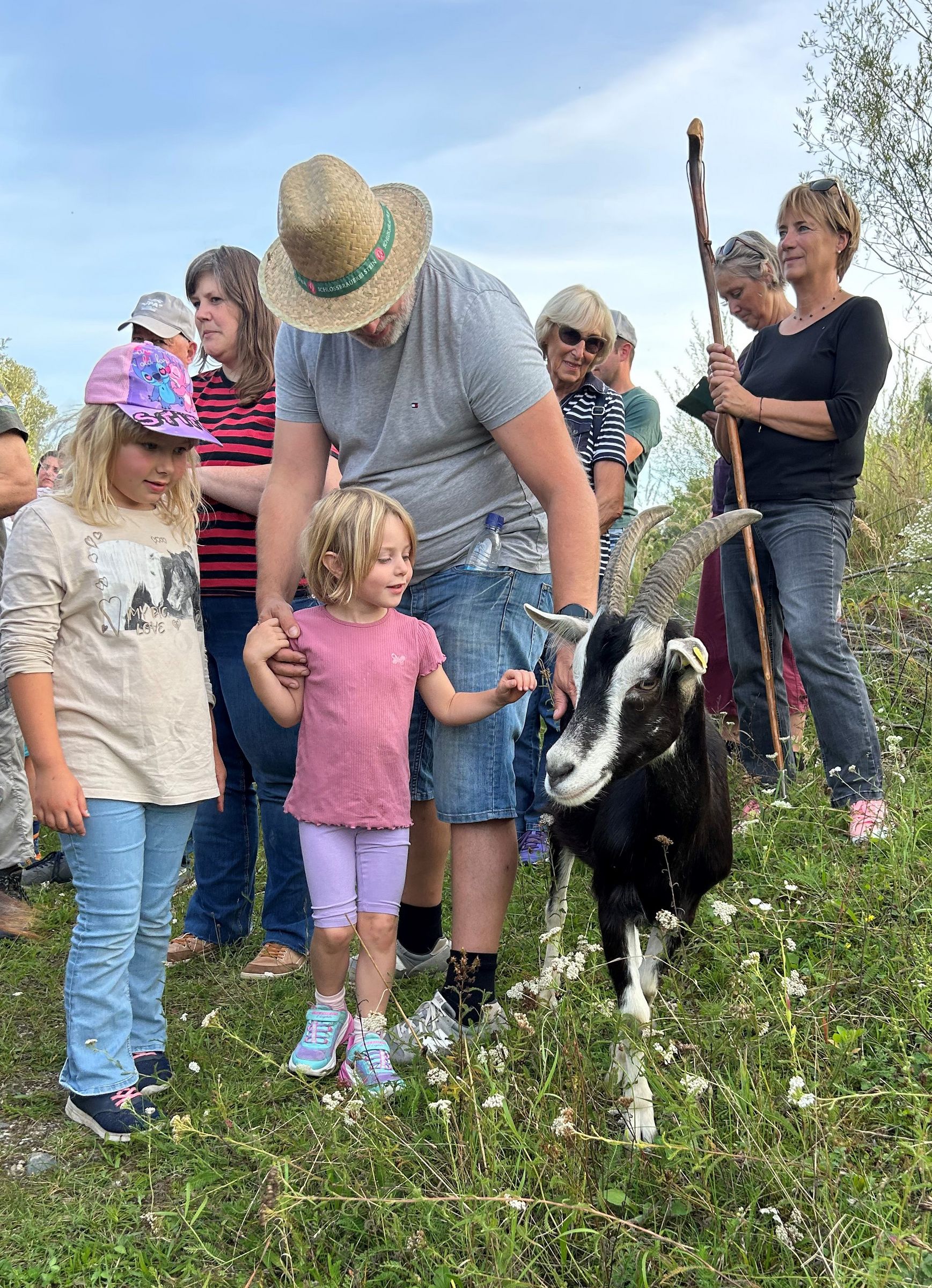 Ziegenbock Balthasar mit Besuchern Ziegenbock Balthasar mit Besuchern