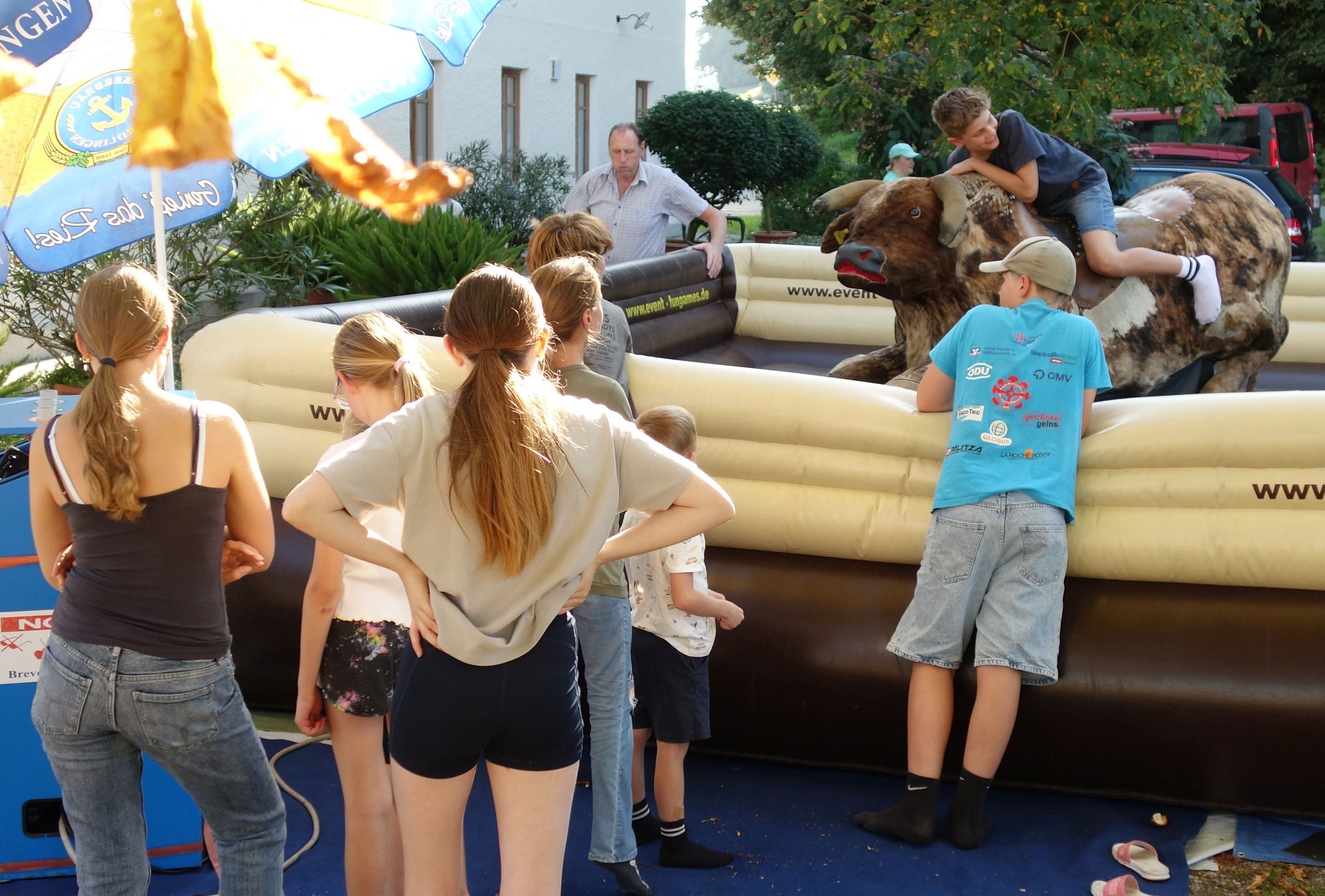 Der Hit bei den Kindern: Andrang beim Bullriding! Der Hit bei den Kindern: Andrang beim Bullriding!