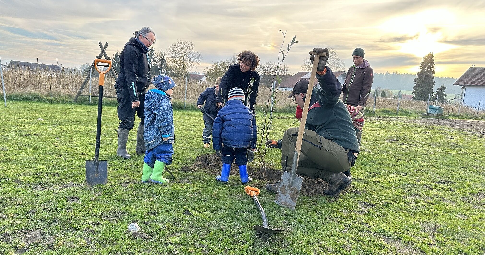 Generationsübergreifende Pflanzaktion in Stetten Generationsübergreifende Pflanzaktion in Stetten