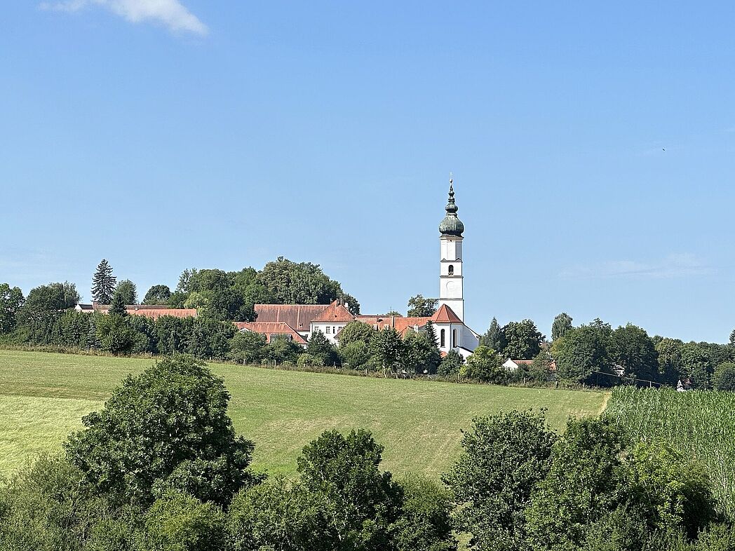 ...die Sankt Veiter Kirche im Blick. ...die Sankt Veiter Kirche im Blick.