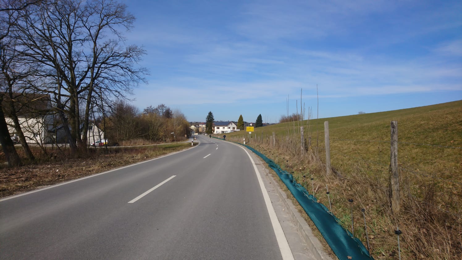 der aufgebaute Krötenzaun auf der der Weiherstraße