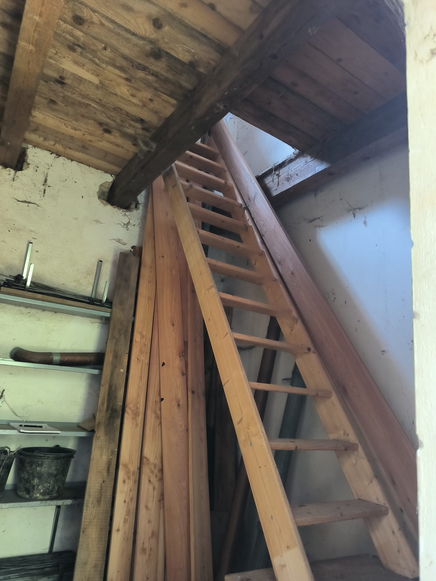 Das Trafohäuschen wir aufgeräumt